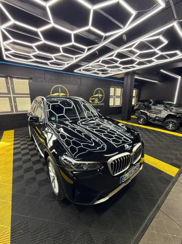 BMW mit poliertem Lack bei Wash Hour
