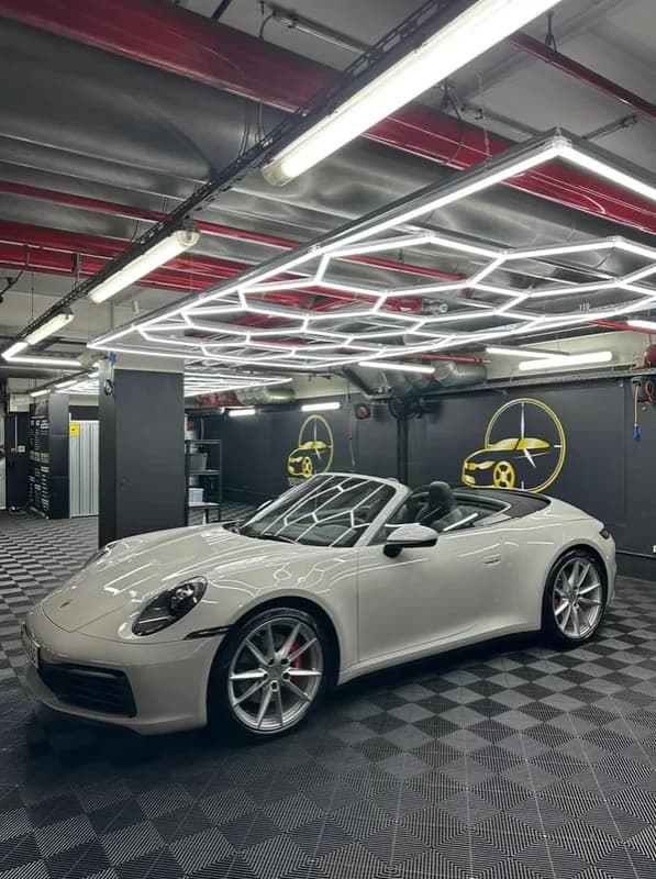 Porsche mit Hochglanz-Finish im Wash Hour Studio